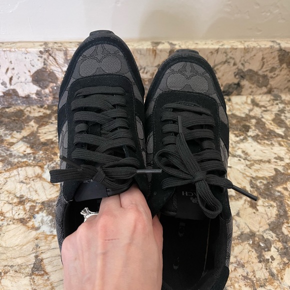 Coach shoes snickers. Wore couple of times. Like new. Size 7 - Picture 3 of 9
